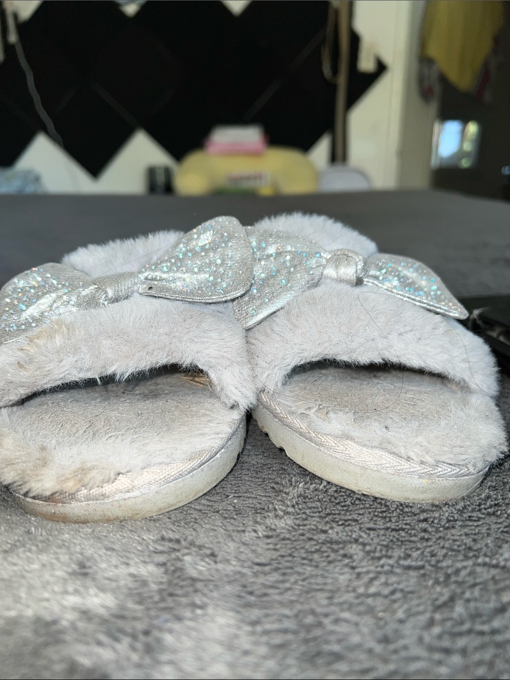 Juicy Couture Girls Silver Faux-Fur Slide Sandals with Glitter Bow Accent